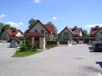 Zespół domów jednorodzinnych przy ulicy Zarosie 25-57 w Krakowie